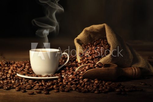 tazzina di caffÃ¨ fumante