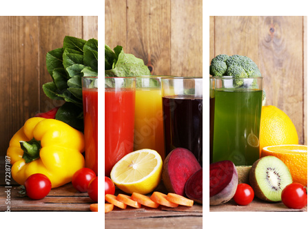 Fruit and vegetable juice in glasses and fresh fruits and  - Dreiteiliges Leinwandbild, Triptychon