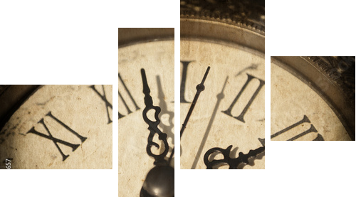 Antique clock on grunge background - Vierteiliges Leinwandbild, Viertychon