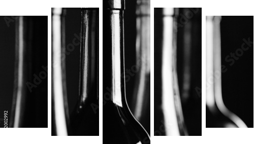 Szklane butelki – modny minimalizm - Fünfteiliges Leinwandbild, Pentaptychon