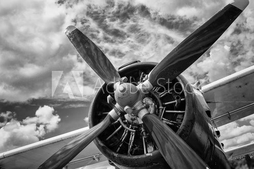 Detailreiche Propeller-Nahaufnahme in Schwarzweiß