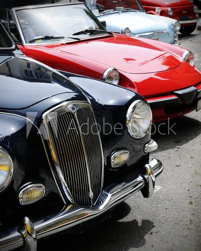 Eleganz klassischer Automobile im Park