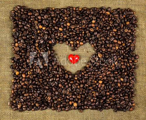 Herz aus Kaffeebohnen: Pure Leidenschaft