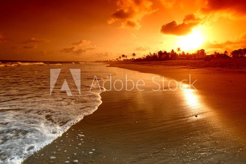 Sanfter Sonnenuntergang am Meer