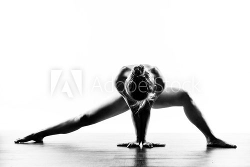 Schwarz-weiße Yoga-Silhouette