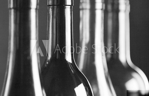 Szklane butelki – modny minimalizm