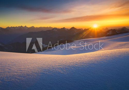 Alpenzauber in der Abenddämmerung