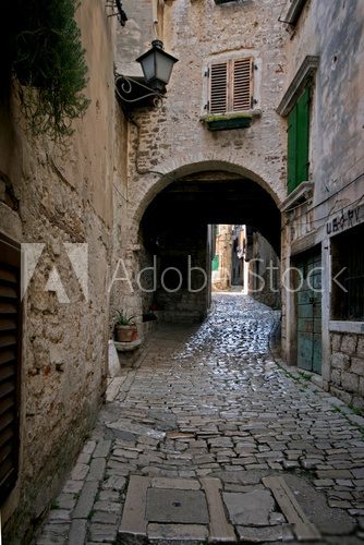 Arch on the stonepaved Garzotto street in Rovinj