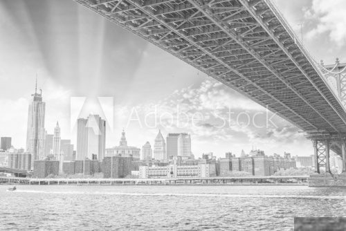 Brooklyn Bridge and Manhattan skyline 
