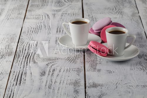 Espresso mit französischen Macarons
