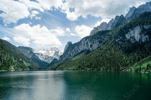 Friedvolles Panorama in klarer Bergluft
