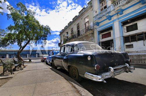 Havana Street with Oldtimer