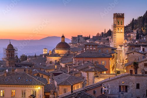 Italienische Altstadt im Abendlicht