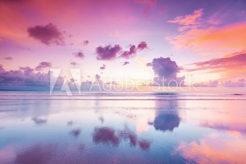 Pastellfarbenes Abendmeer im Fokus