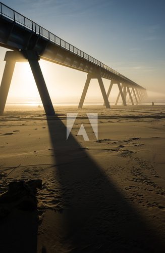 pont sur la plage 