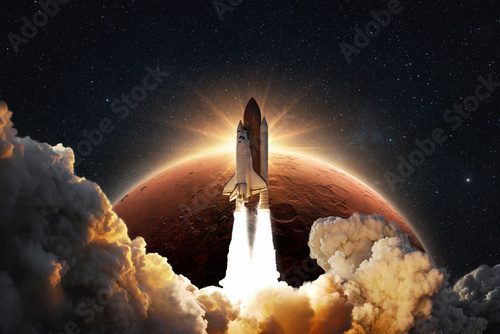Raketenstart vor Marskulisse