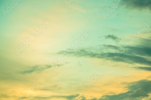 Sanfter Sonnenuntergang am Himmel