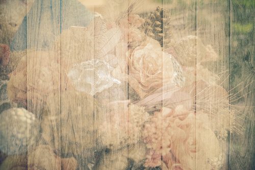 Sanftes Blumenarrangement mit Vintage-Charme