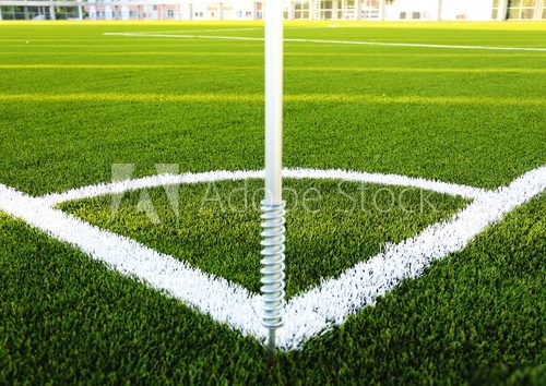 Sonnendurchflutetes Spielfeld im Fokus
