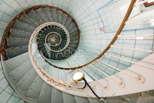 Spiralförmige Eleganz in sanftem Blau