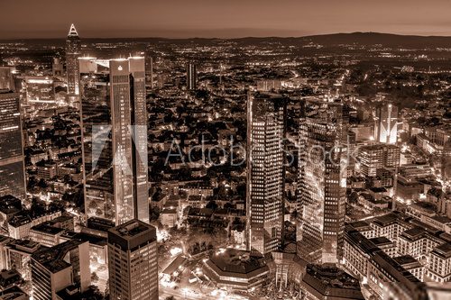 Urbanes Lichterspiel in Sepia