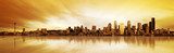 Goldene Skyline am Abendhimmel