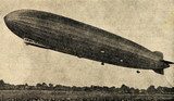 Majestätischer Zeppelin über weiter Landschaft