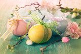 Pastellfrühling voller bunter Schleifen