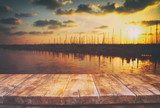 Romantische Hafenstimmung im Sonnenuntergang