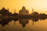 Tadż Mahal – świątynia miłości w blasku słońca
