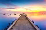 Abendlicher Steg ins Farbmeer