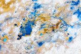 Dynamische Farbexplosion im Fluss
