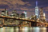 Nächtliche New York Skyline mit Brooklyn Bridge