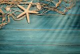Sanfte Meeresbrise am Strandholz