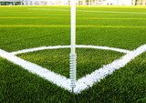 Sonnendurchflutetes Spielfeld im Fokus