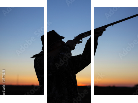 Hunter's silhouette at sunset - Dreiteiliges Leinwandbild, Triptychon
