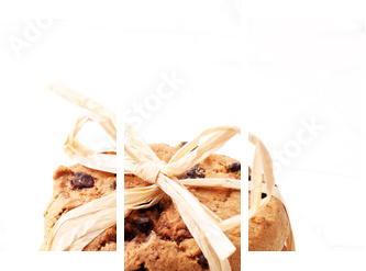 Chocolate cookies on white background. Chocolate chip cookies sh - Dreiteiliges Leinwandbild, Triptychon