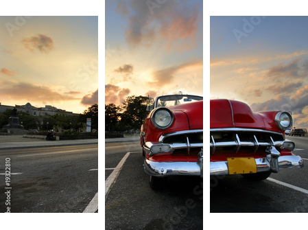 Red car in Havana sunset - Dreiteiliges Leinwandbild, Triptychon