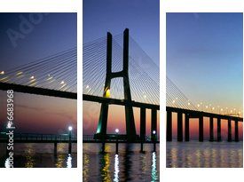 Vasco da Gama bridge panorama at dusk - Dreiteiliges Leinwandbild, Triptychon