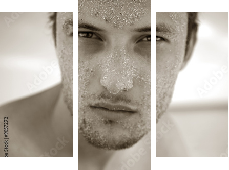 Portrait courageous man with sand on Face - Dreiteiliges Leinwandbild, Triptychon