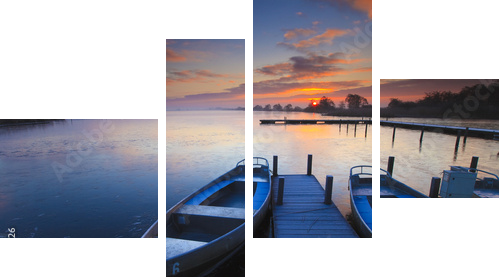Peaceful sunrise with dramatic sky and boats and a jetty - Vierteiliges Leinwandbild, Viertychon