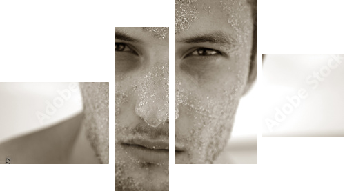 Portrait courageous man with sand on Face - Vierteiliges Leinwandbild, Viertychon