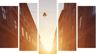 Empty cobblestone street in old town at sunset. - Fünfteiliges Leinwandbild, Pentaptychon