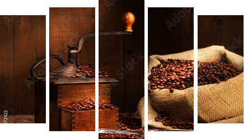 Antique coffee grinder with beans - Fünfteiliges Leinwandbild, Pentaptychon