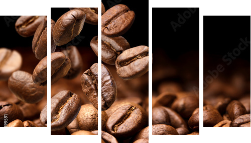Falling coffee beans. Dark background with copy space, close-up - Fünfteiliges Leinwandbild, Pentaptychon