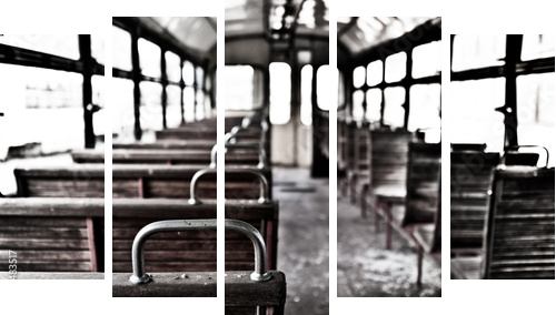 chairs in vintage train - Fünfteiliges Leinwandbild, Pentaptychon
