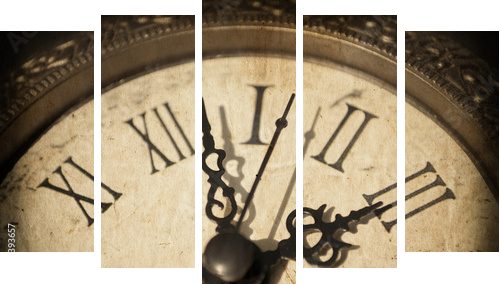 Antique clock on grunge background - Fünfteiliges Leinwandbild, Pentaptychon