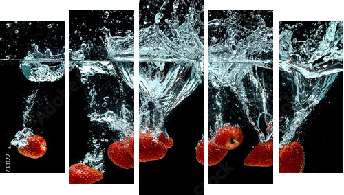Strawberry Fruit Splash on water - Fünfteiliges Leinwandbild, Pentaptychon