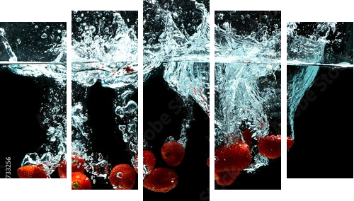Strawberry Fruit Splash on water - Fünfteiliges Leinwandbild, Pentaptychon