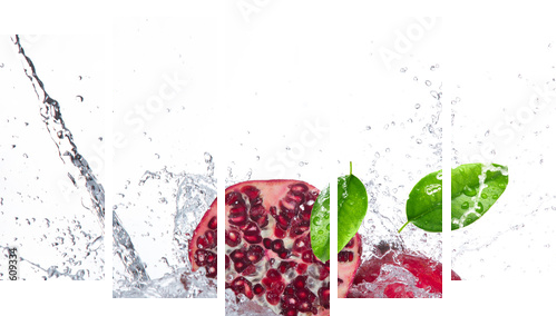 Juicy pomegranate with splashing water - Fünfteiliges Leinwandbild, Pentaptychon